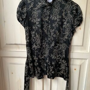 Beautiful Bebe blouse Sz Small pristine condition